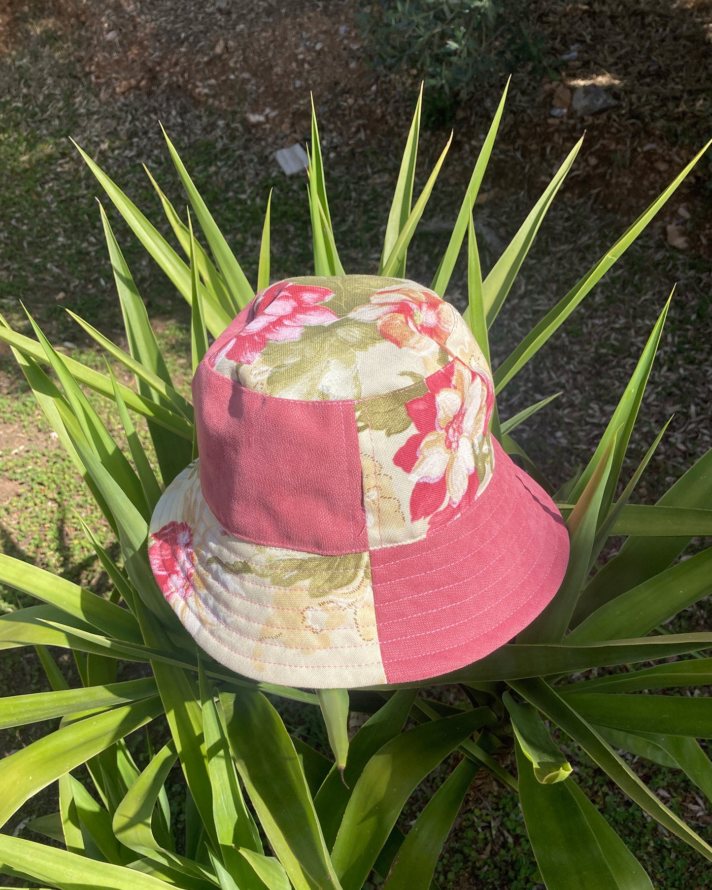 Hold My Glass Bucket Hat, Pembe